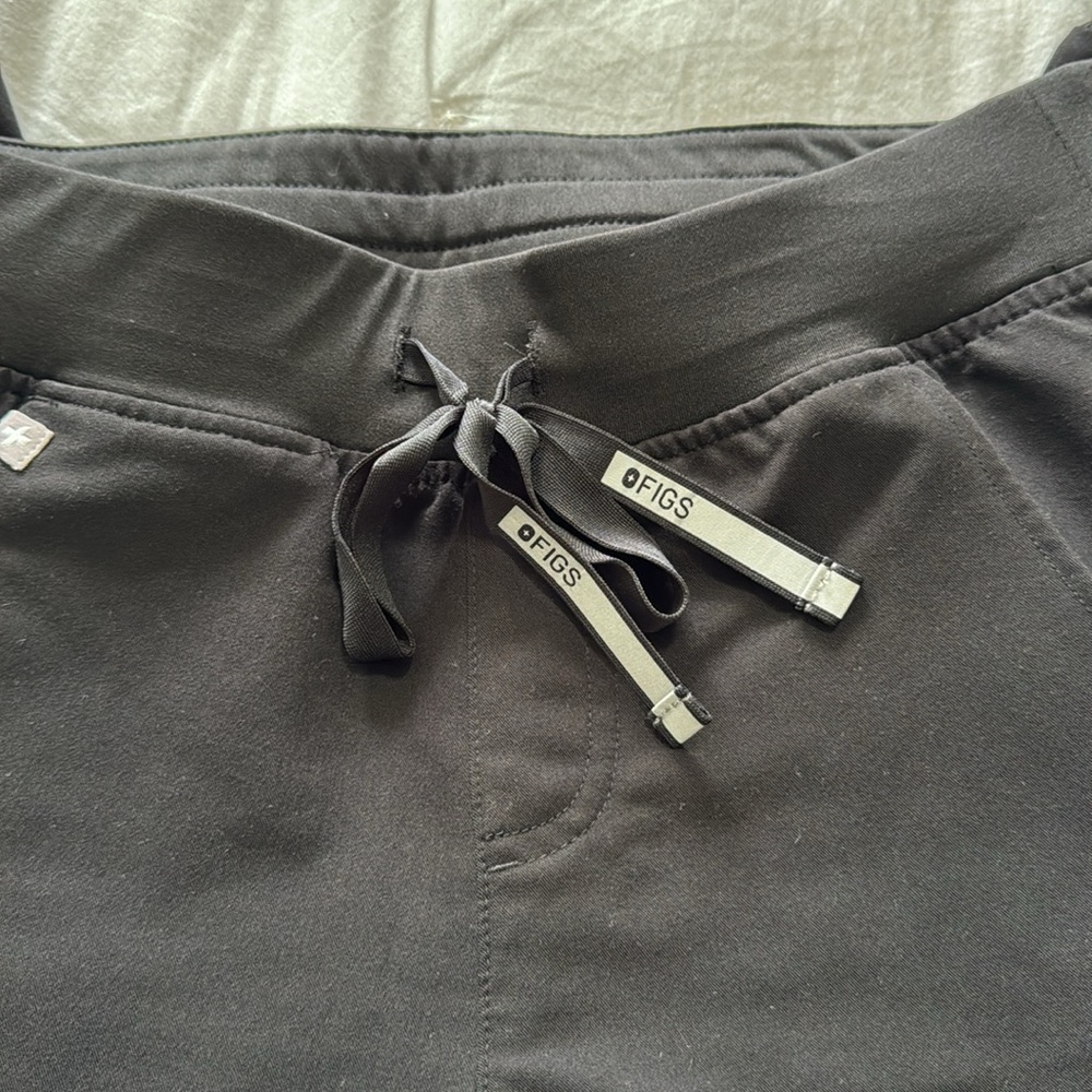FIGS | Limited Edition Zamora Joggers - Picture 3 of 6